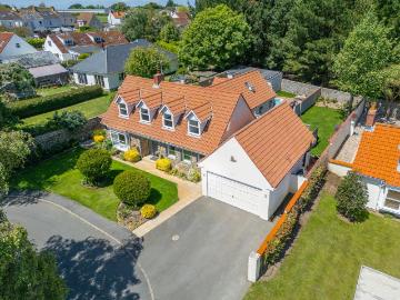 St Anne, Alderney - Garden, Parking, Swimming pool