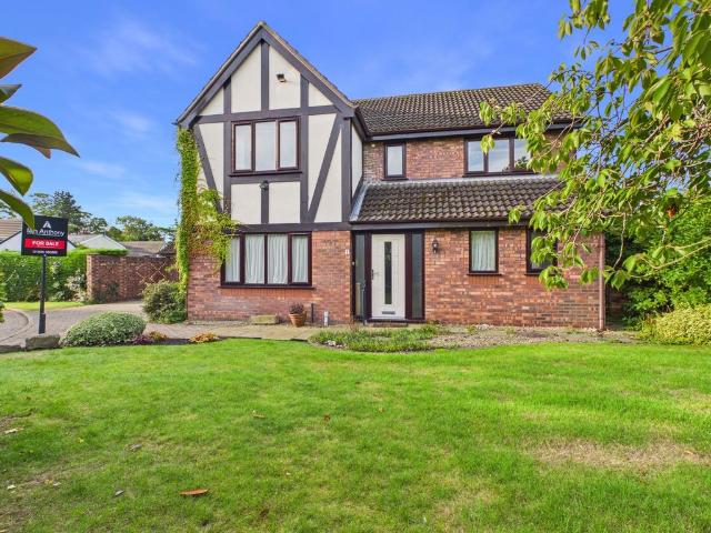 4 bedroom detached house for sale
