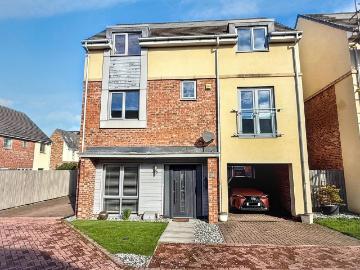 4 bedroom detached house for sale