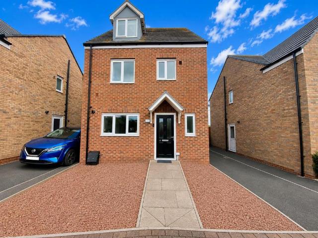 4 bedroom detached house for sale