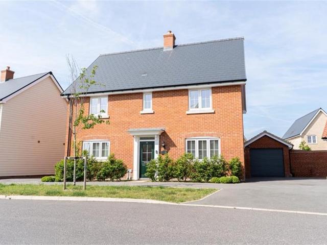 4 bedroom detached house for sale
