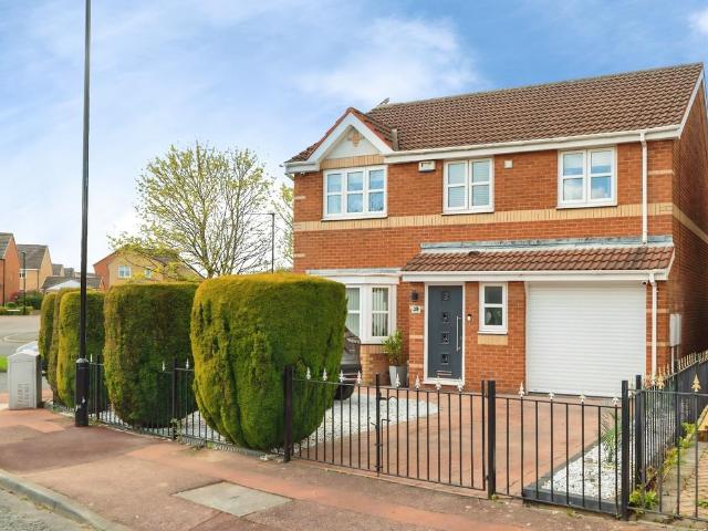 4 bedroom detached house for sale