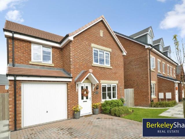 4 bedroom detached house for sale