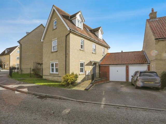 4 bedroom detached house for sale