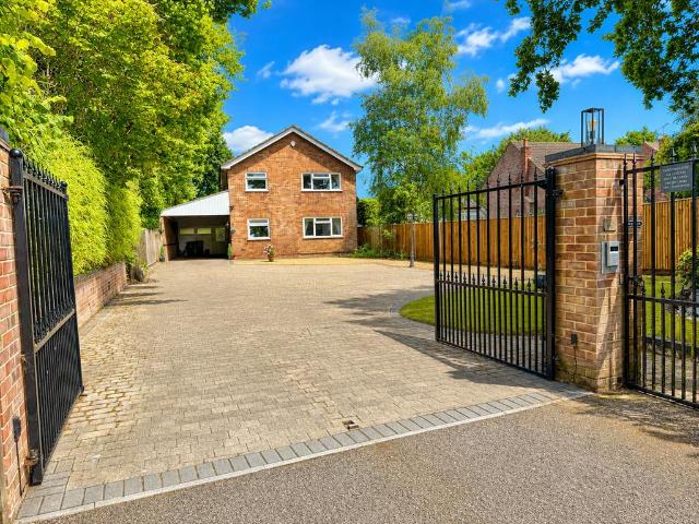 4 bedroom detached house for sale