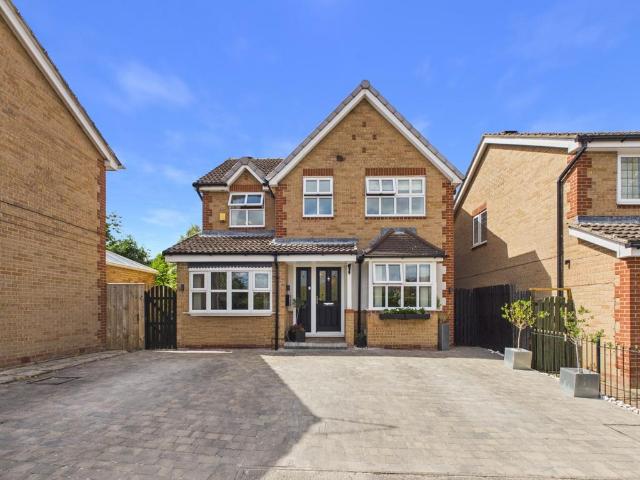 4 bedroom detached house for sale