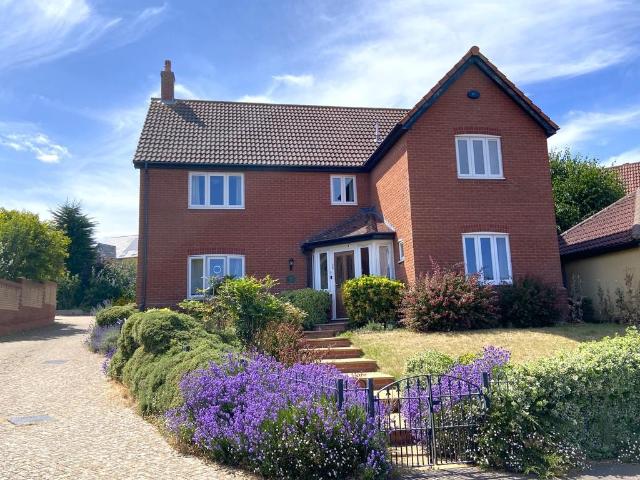 4 bedroom detached house for sale