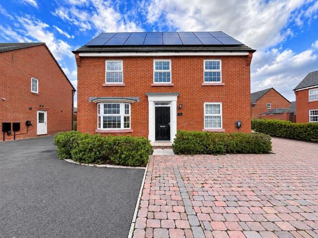 4 bedroom detached house for sale
