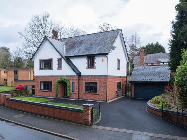 4 bedroom detached house for sale