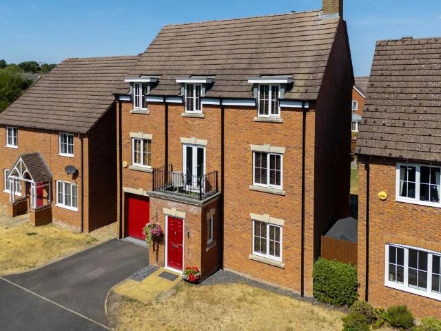 4 bedroom detached house for sale