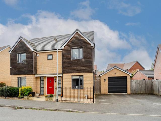4 bedroom detached house for sale