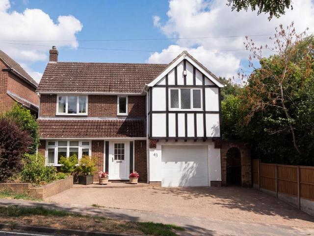 4 bedroom detached house for sale