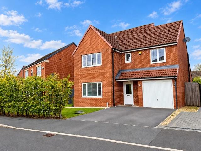 4 bedroom detached house for sale