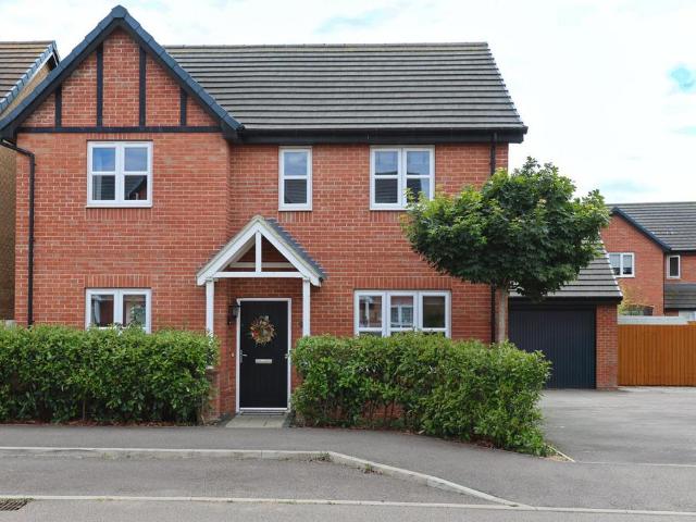 4 bedroom detached house for sale