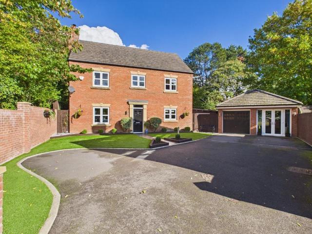 4 bedroom detached house for sale