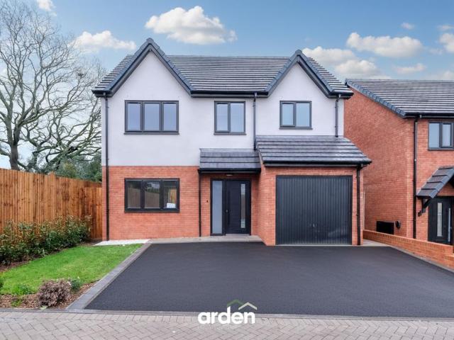 4 bedroom detached house for sale