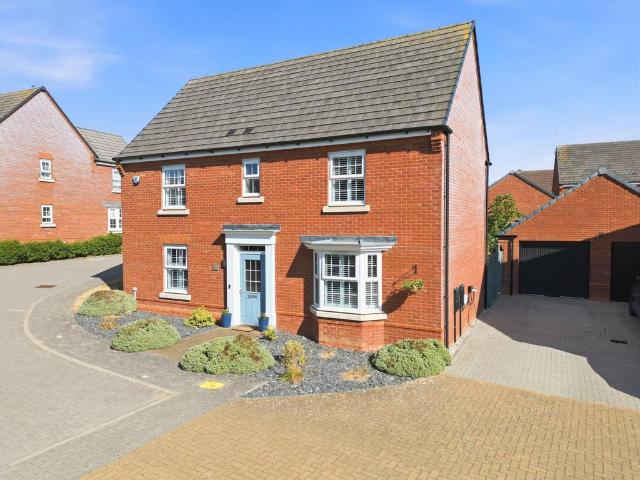 4 bedroom detached house for sale