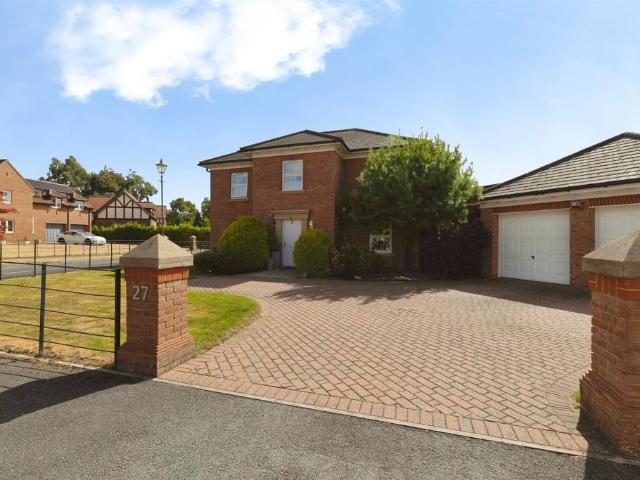 4 bedroom detached house for sale