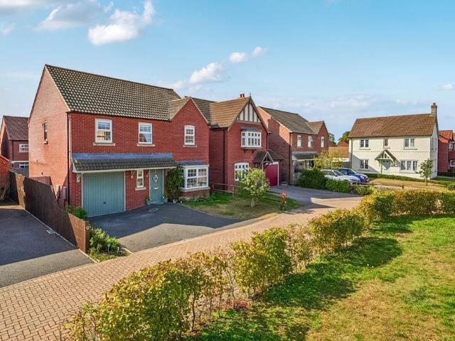 4 bedroom detached house for sale