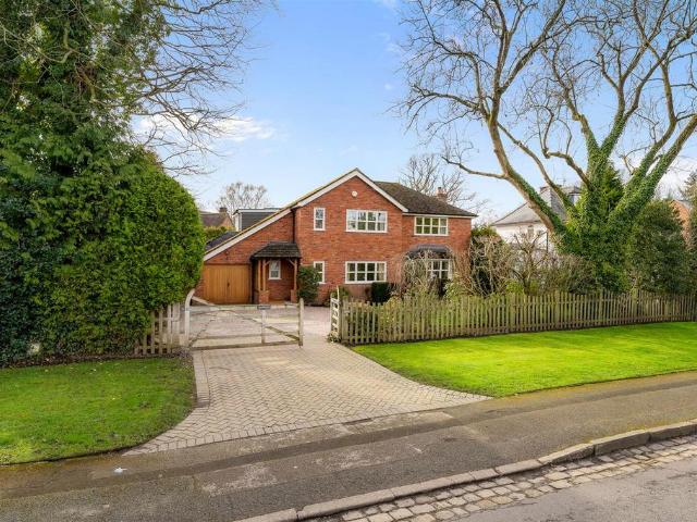 4 bedroom detached house for sale