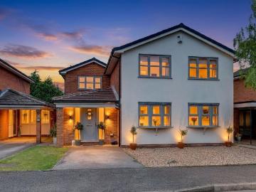 4 bedroom detached house for sale