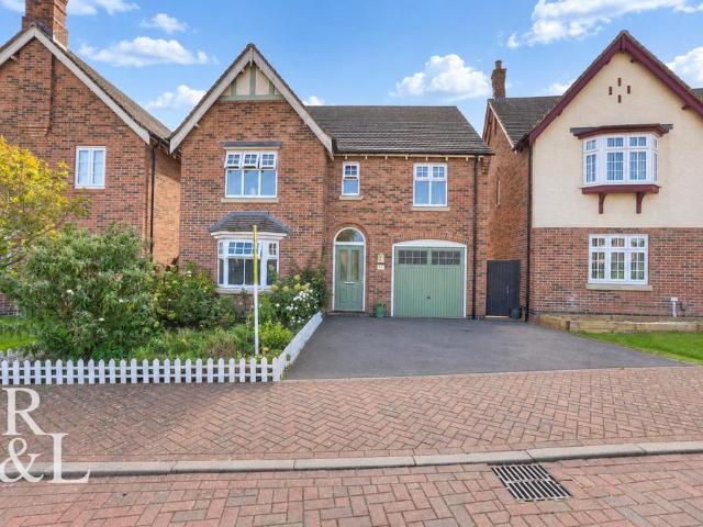 4 bedroom detached house for sale
