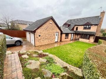 4 bedroom detached house for sale