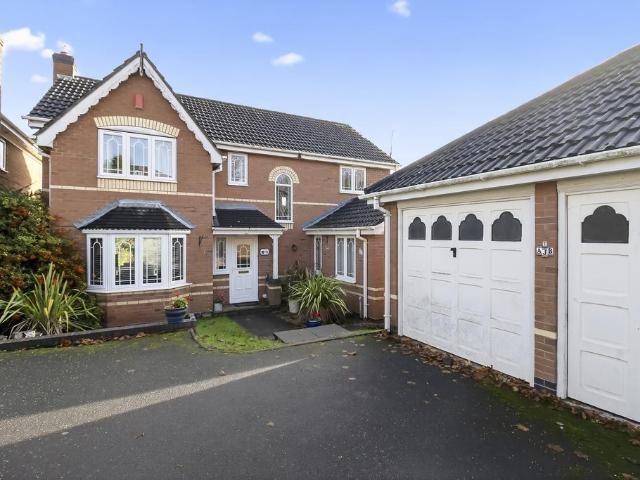 4 bedroom detached house for sale