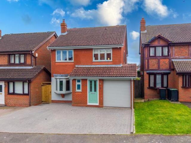 4 bedroom detached house for sale