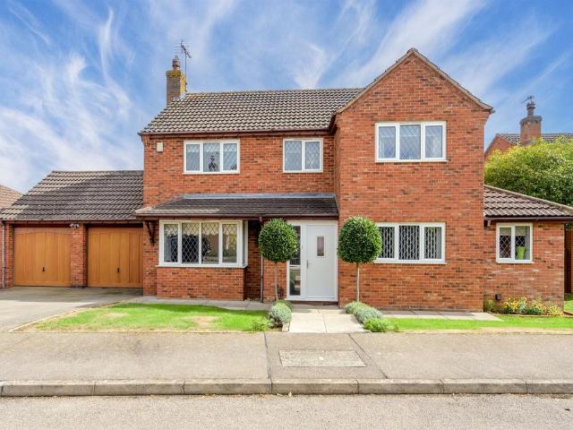 4 bedroom detached house for sale