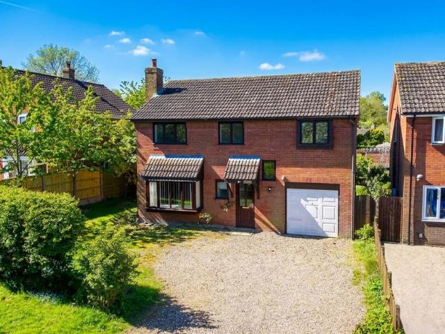 4 bedroom detached house for sale