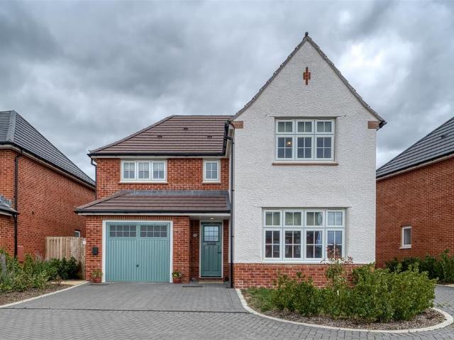 4 bedroom detached house for sale