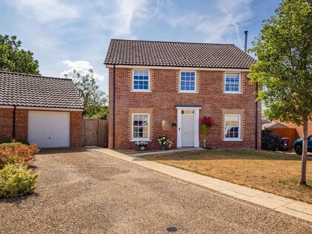 4 bedroom detached house for sale