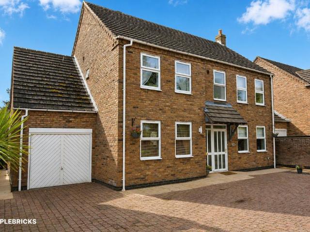 4 bedroom detached house for sale