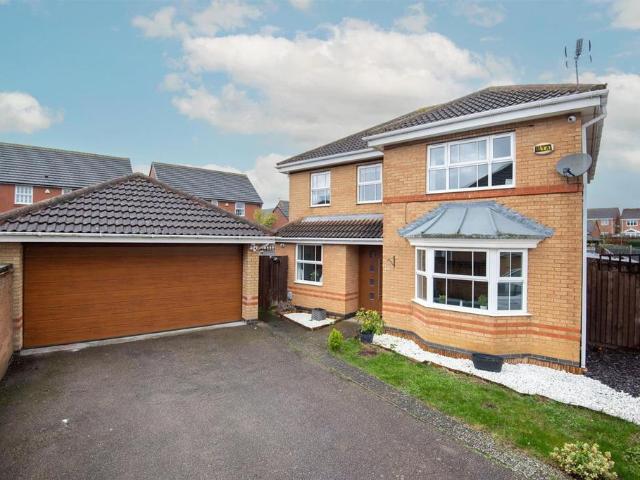 4 bedroom detached house for sale
