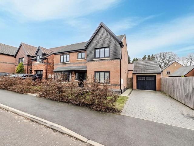 4 bedroom detached house for sale