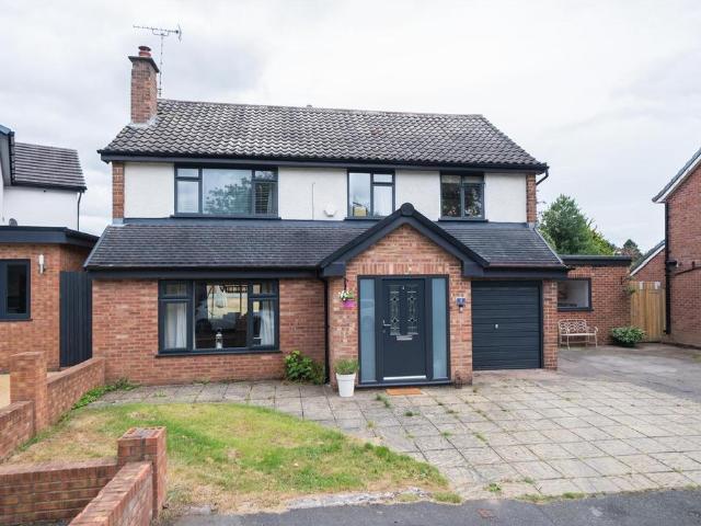 4 bedroom detached house for sale
