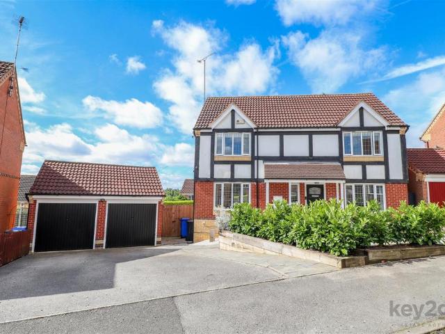 4 bedroom detached house for sale