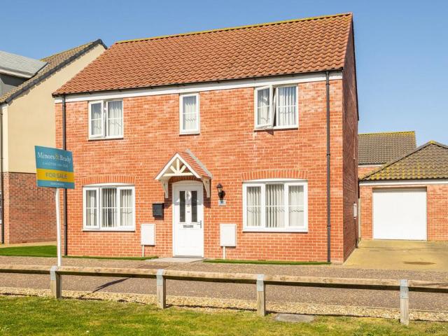 4 bedroom detached house for sale