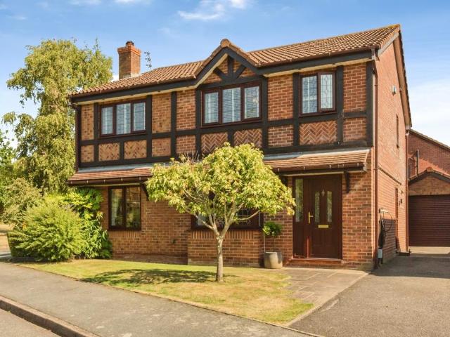4 bedroom detached house for sale