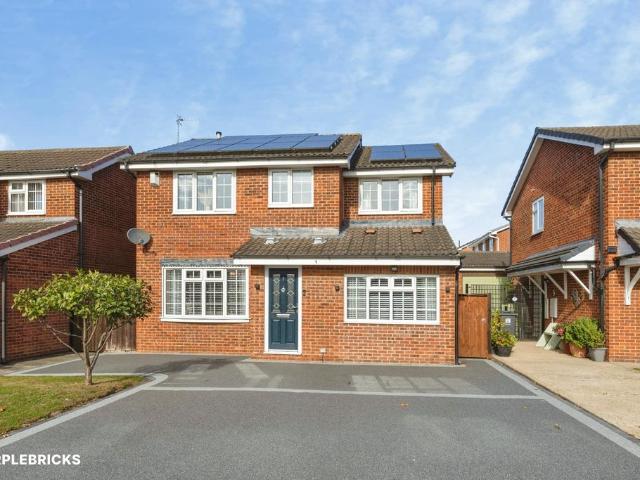 4 bedroom detached house for sale