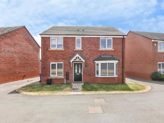 4 bedroom detached house for sale
