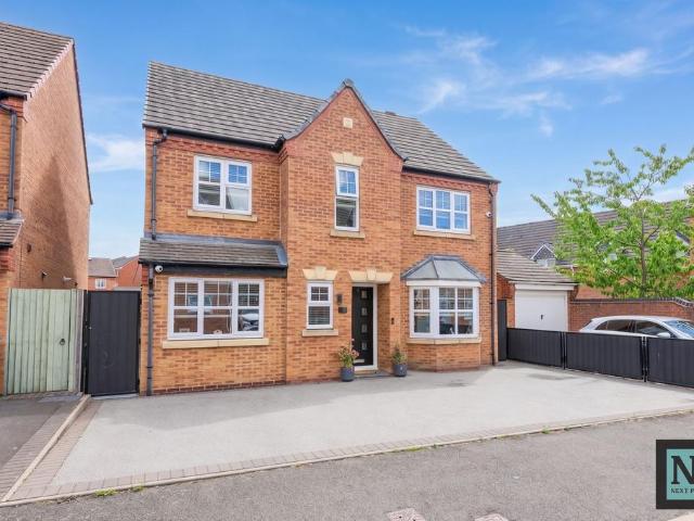 4 bedroom detached house for sale