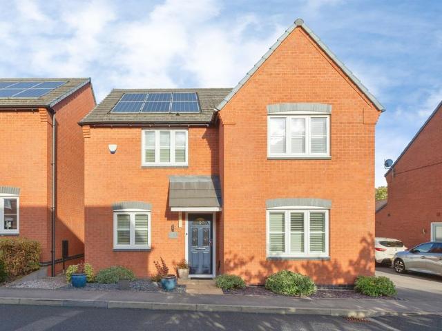 4 bedroom detached house for sale