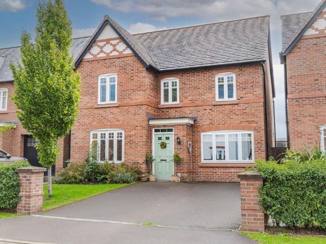 4 bedroom detached house for sale