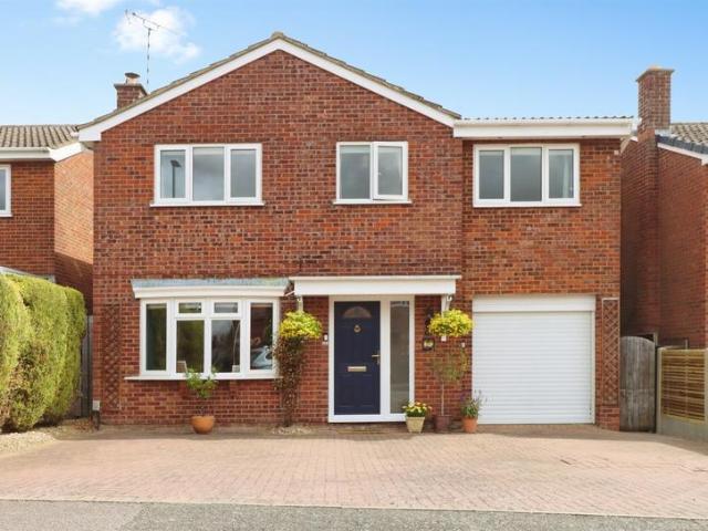4 bedroom detached house for sale