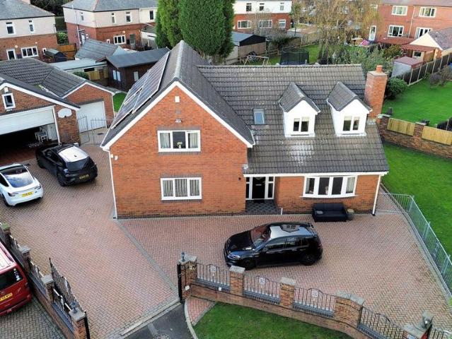 4 bedroom detached house for sale