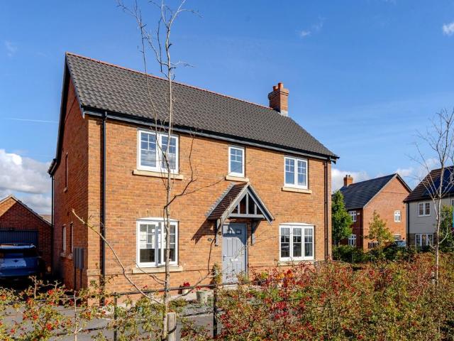 4 bedroom detached house for sale