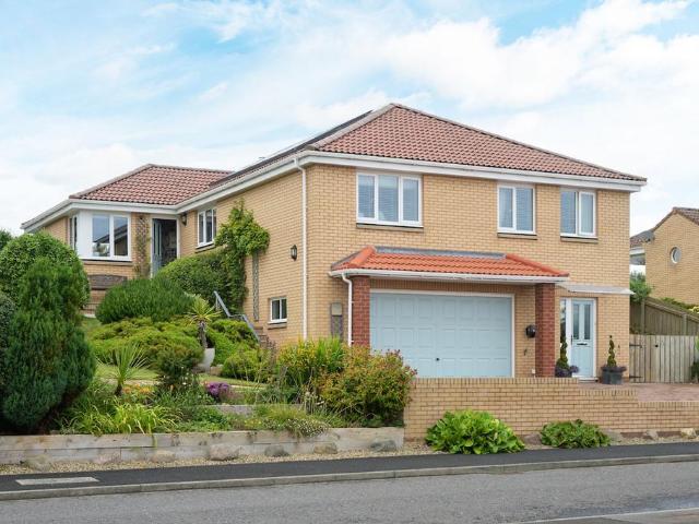 4 bedroom detached bungalow for sale