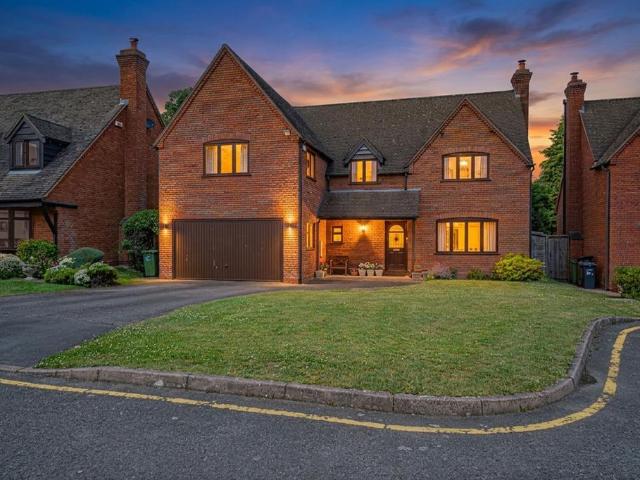 4 bedroom detached house for sale